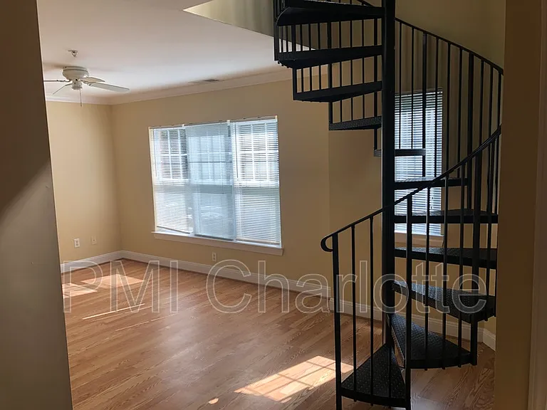 6710 Mallard Park Dr #8 — Photo 14