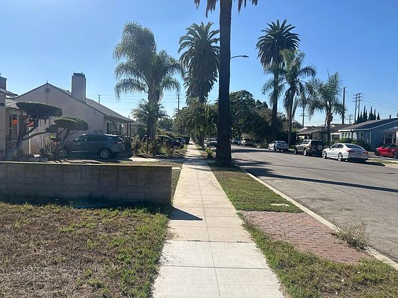 Exterior Neighborhood (street photo)