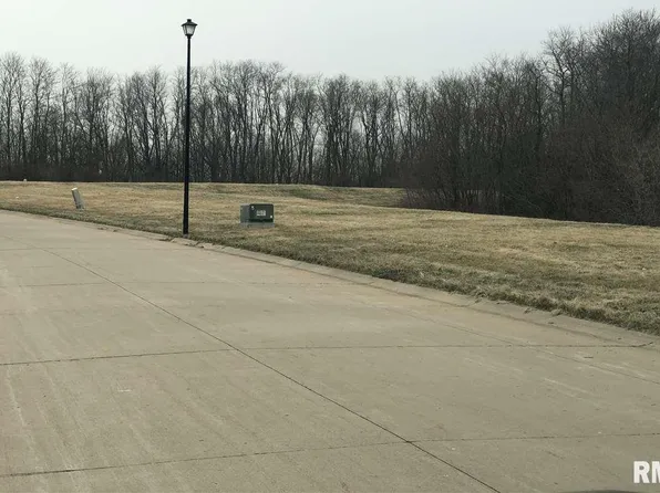 3340 Covington Dr, Davenport, IA 52806