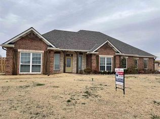 512 NE Sunset Dr, Elgin, OK 73538