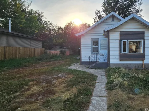 127 M Avenue S, Saskatoon, SK S7M 2K1
