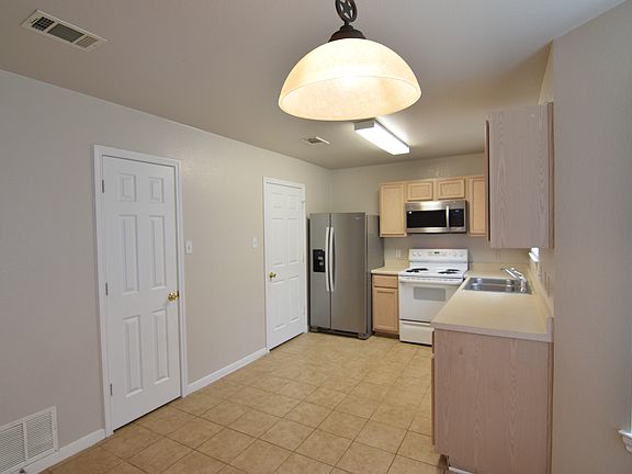 5th image of 2606 Southwood Dr