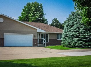 317 E 56th St, Kearney, NE 68847