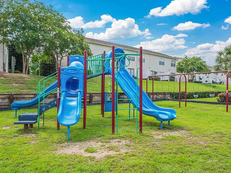 715 Majestic Dr — Photo 40