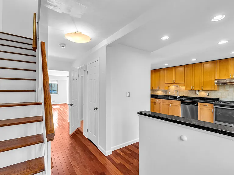 38 Park St #4D — Photo 1