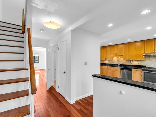 38 Park St, Florham Park, NJ