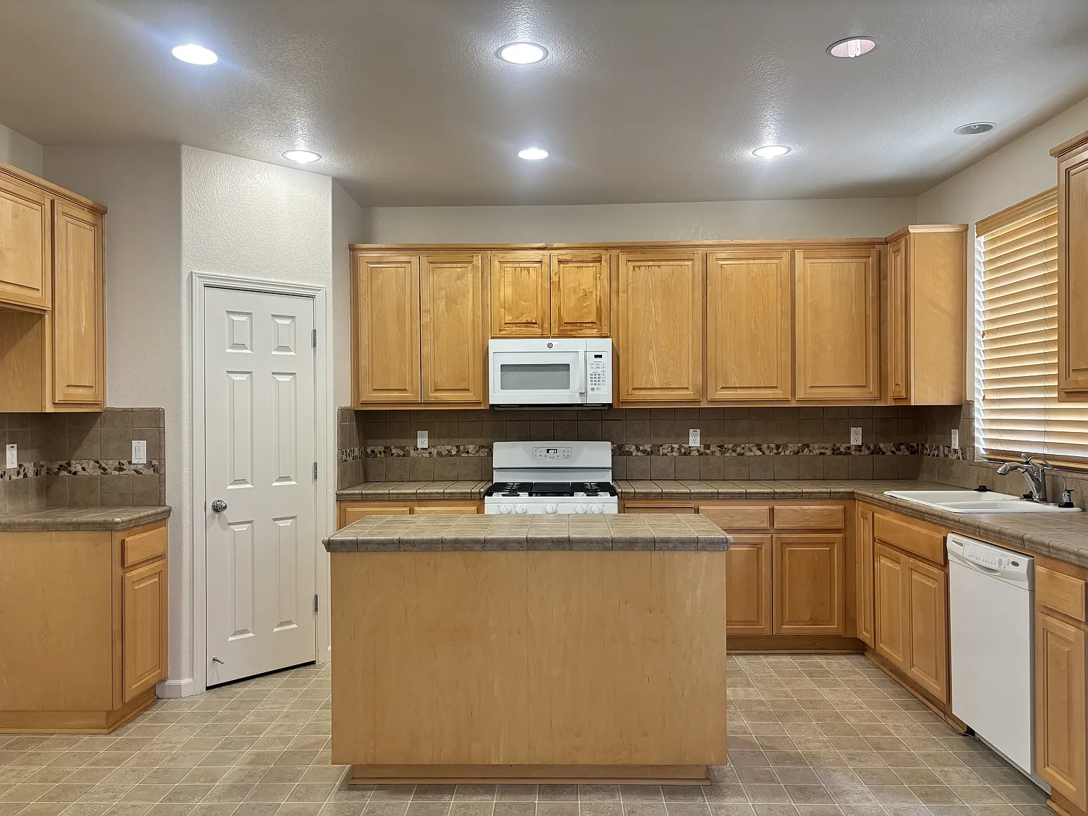 Vintner Circle-9402 - - — Photo 4