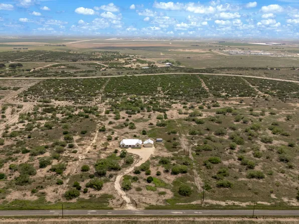 1216 County Road 424, Hondo, TX 78861