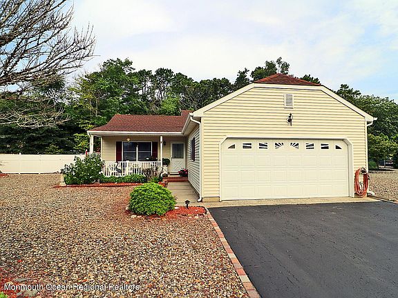 2nd image of 403 3rd St