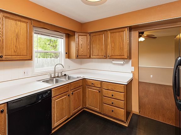 3rd image of 4501 Aurora Ave