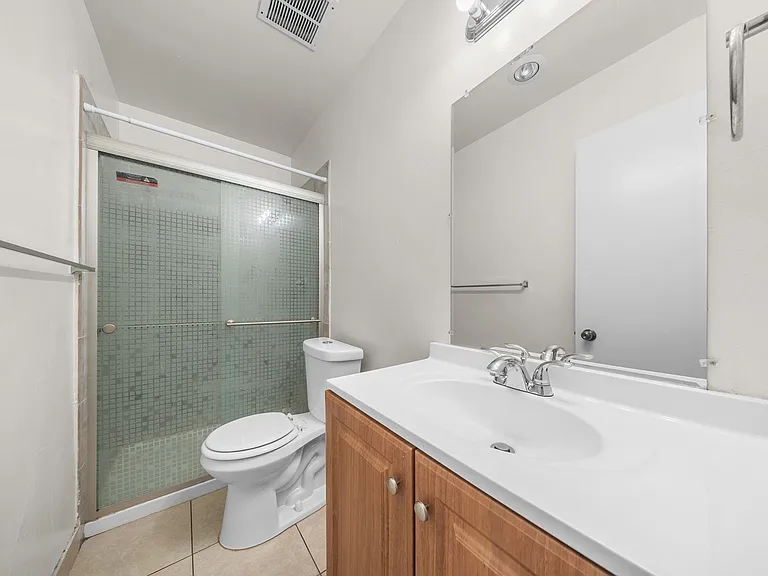709 E. 3rd St. — Photo 11