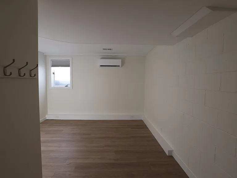 1534 N Woodburn Ave #B — Photo 11
