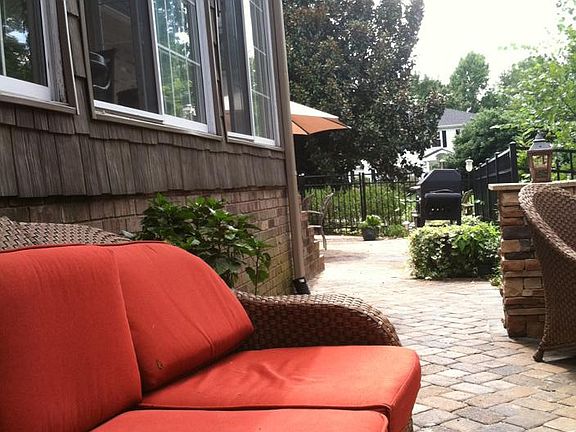 5th image of 110 Castlewood Dr