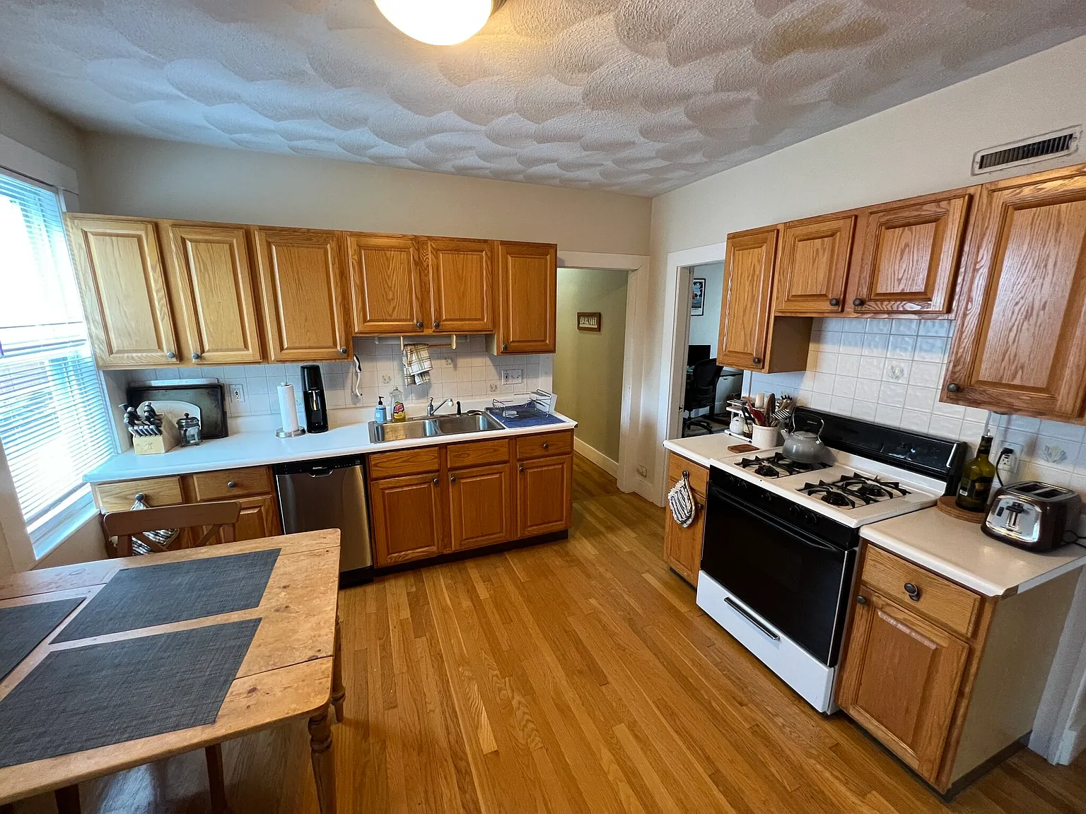 2 bed, 1000 sqft, $3,800 — Photo 1