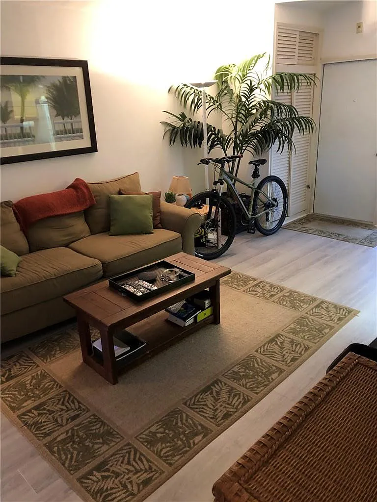 1 bed, 1.0 bath, 710 sqft, $1,700 — Photo 2