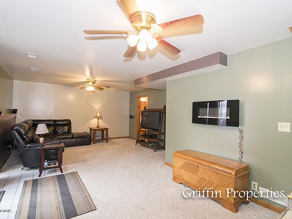 3rd image of 4214 Causeway Dr NE