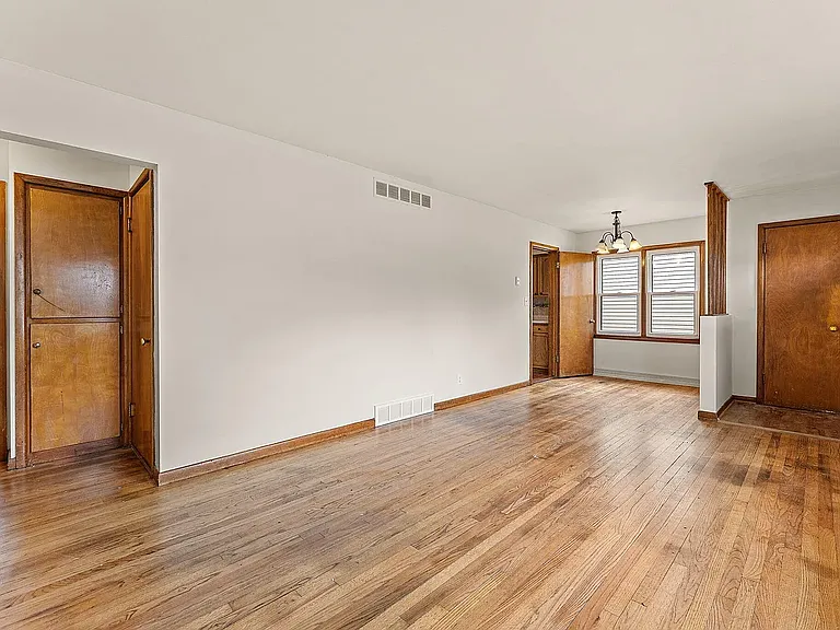 7021 Osborn Ave — Photo 4