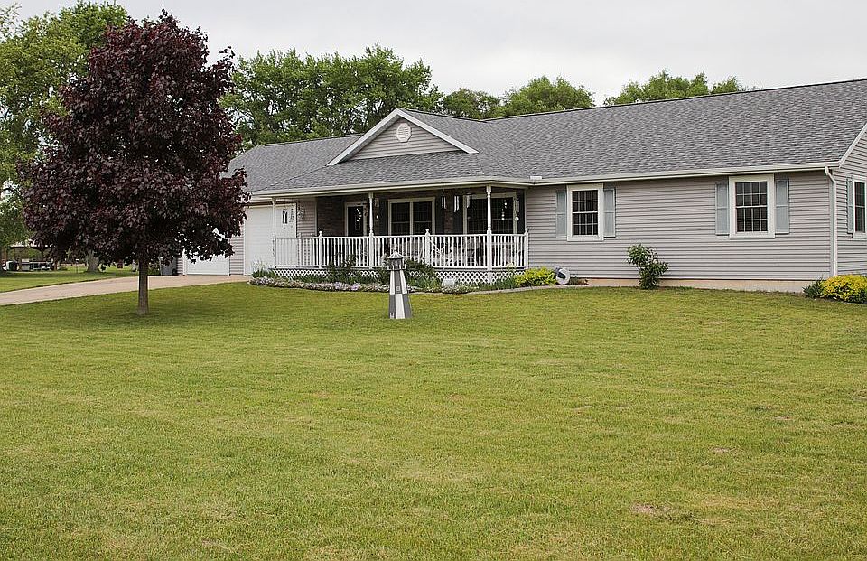 BEAUTIFUL HOME ON 3 ACRES