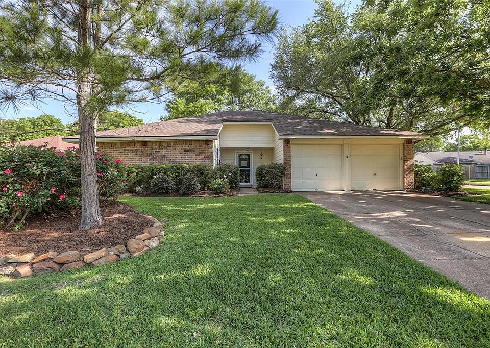 1st image of 15902 Mal Paso Dr
