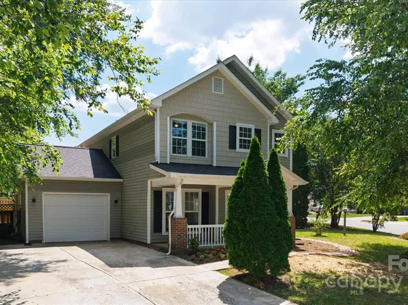 8343 Highlander Ct, Charlotte, NC 28269