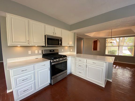 5th image of 528 Seward Park Ave NE