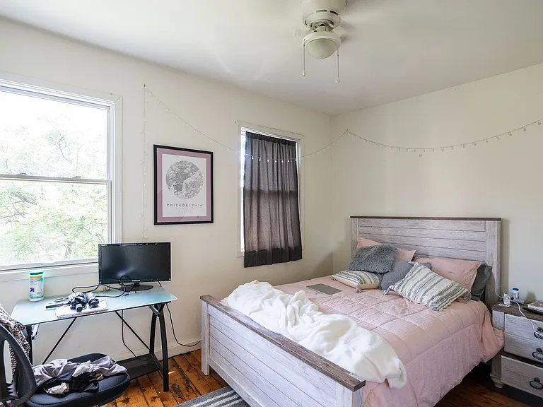 1713 Christian St — Photo 8
