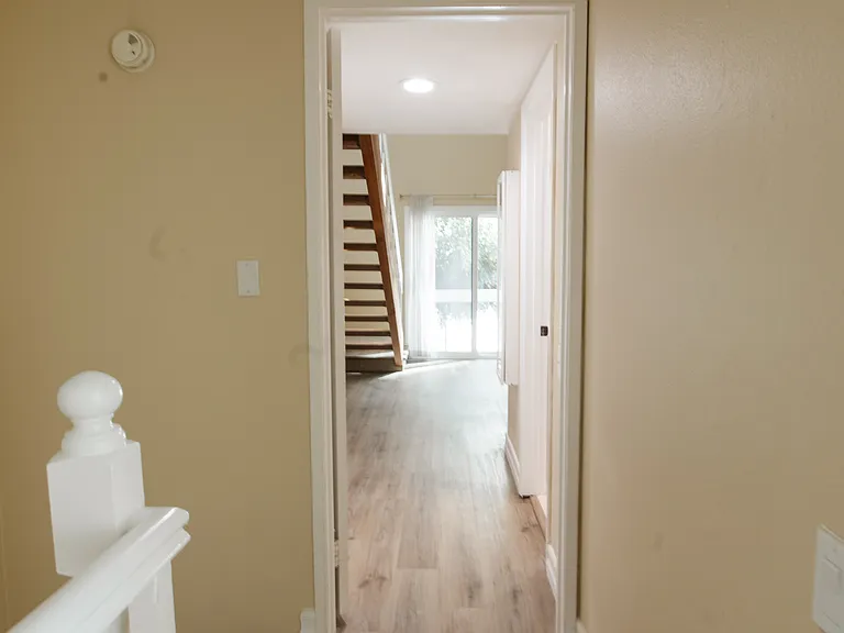 10933 Wellworth Ave #4 — Photo 26