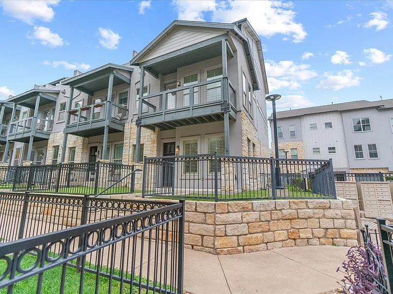 2520 Bluebonnet Ln #40 — Photo 2