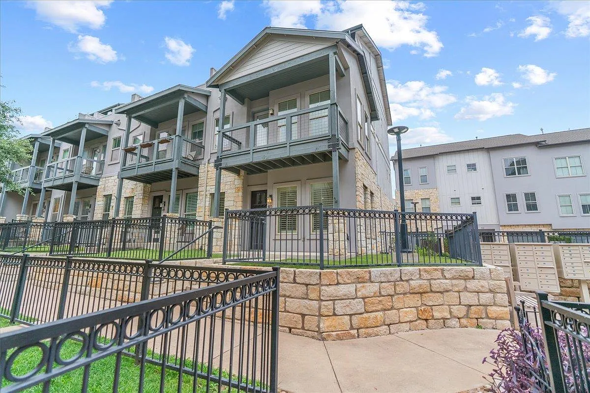 Building Photo - 2520 Bluebonnet Ln #40