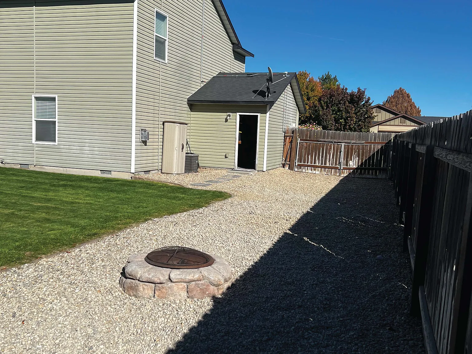 4 bed, 2.5 bath, 2293 sqft, $2,300 — Photo 4