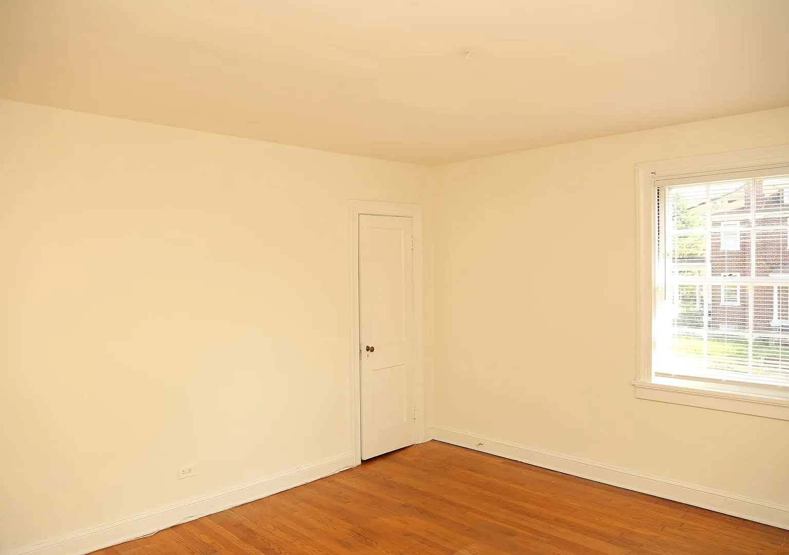 Spacious 5-Bedroom, 3-Bath Brick Home Available for the 20272028 Term! — Photo 2