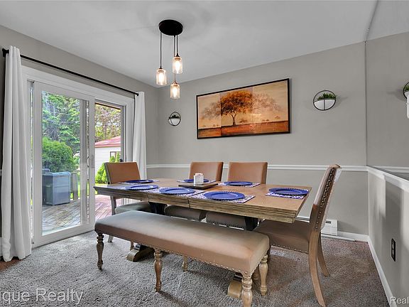 3rd image of 38243 Jonathan St