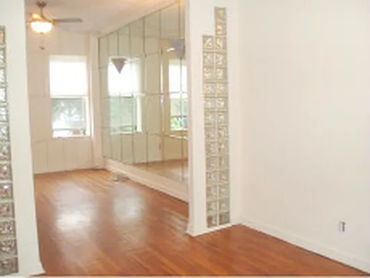 Rented by Eleni Moustakis LREB | media 9