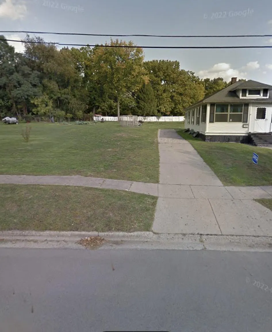 3 bed, 996 sqft, $1,300 — Photo 4