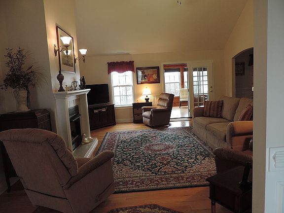 5th image of 105 Pinebark Dr