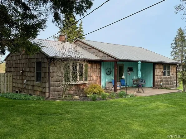 7555 Pekin Rd, Oakfield, NY 14125