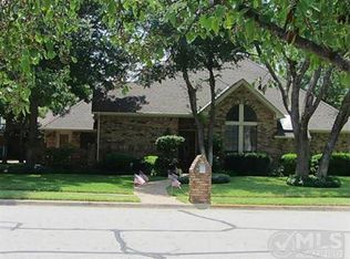 1116 Hidden Oaks Dr, Bedford, TX 76022