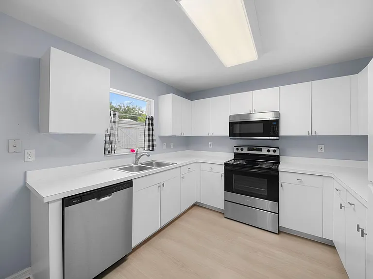 15624 Sunny Crest Ln — Photo 12