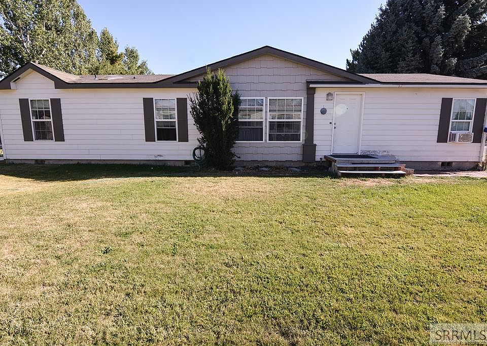 1st image of 820 Singletree Ln