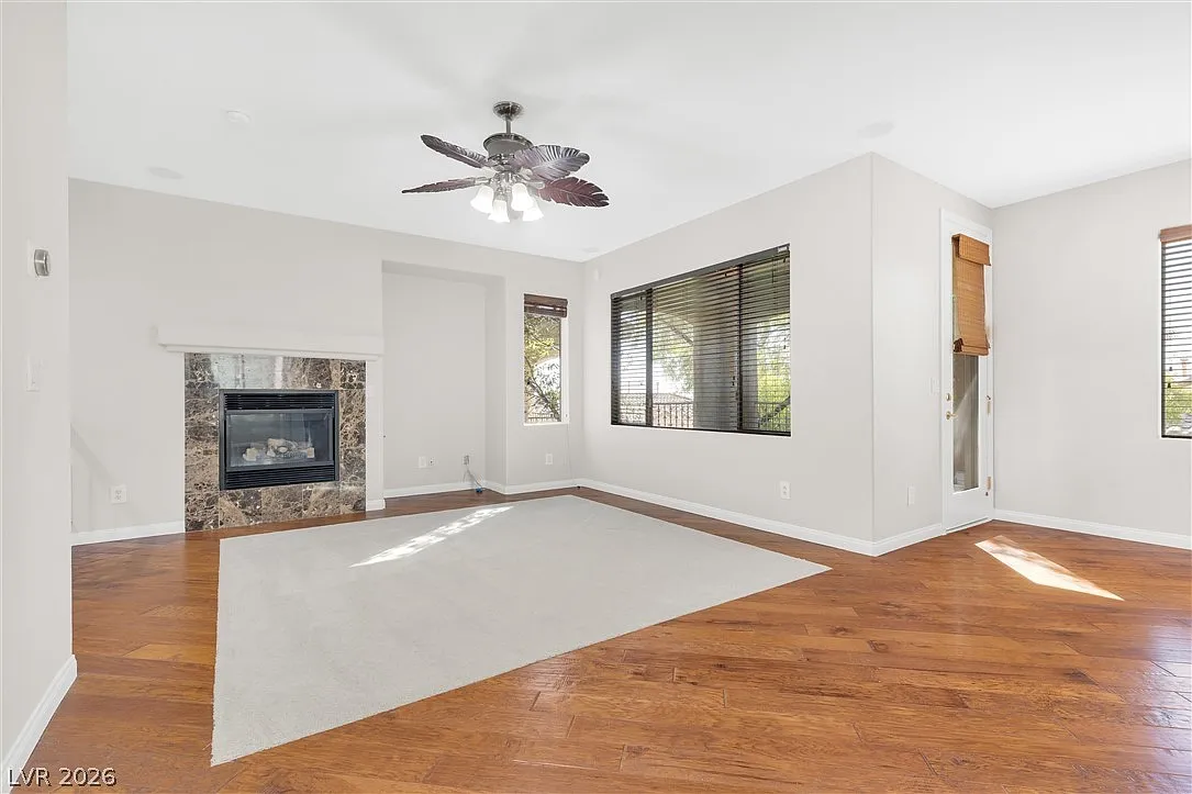 3 bed, 2.5 bath, 1882 sqft, $2,551 — Photo 3