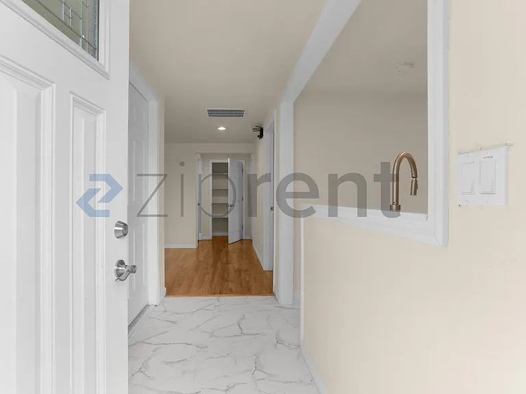 1413 12th St NE #B — Photo 5