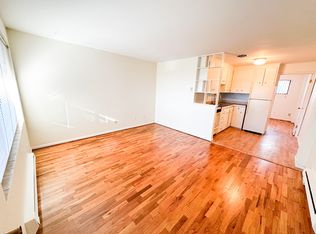 2500 N 45th St APT 10, Seattle, WA 98103