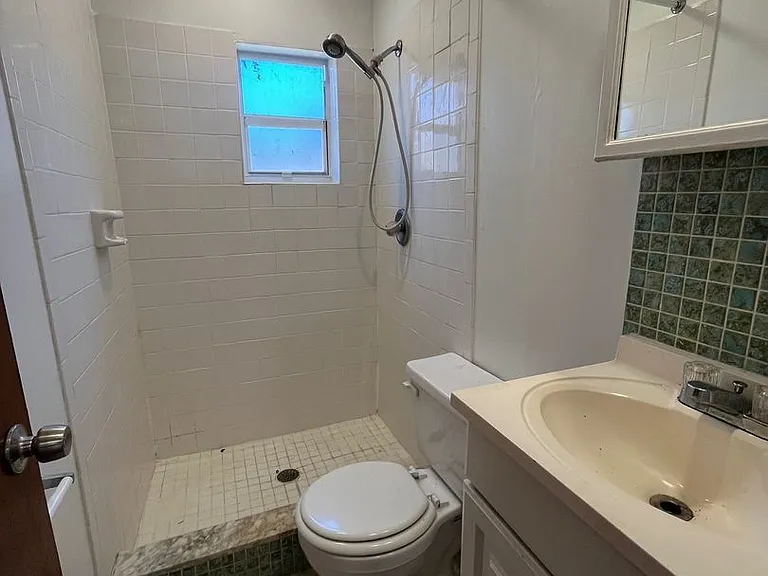 4455 NE Palmetto Dr — Photo 16