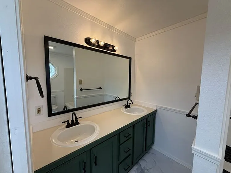 100 W Robert Pl — Photo 13