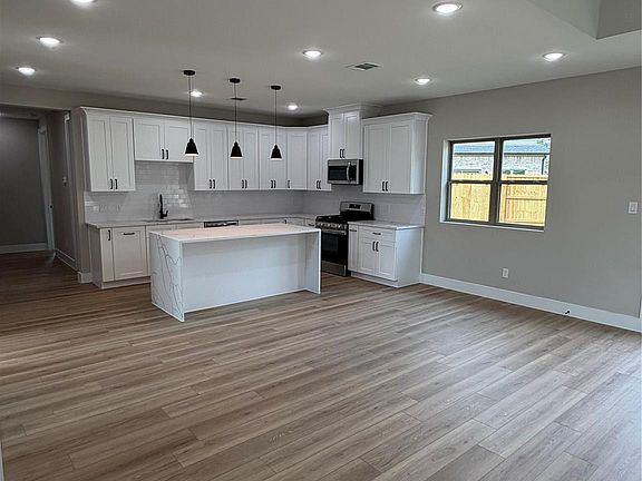 5th image of 2514 Liguria Ln