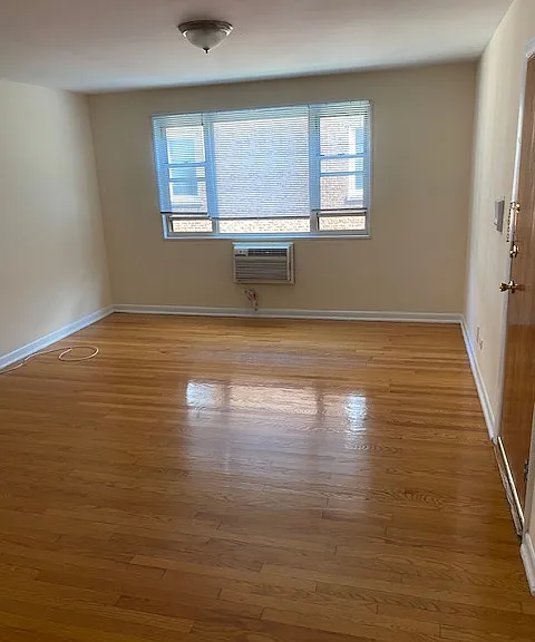 6970 N Ridge Blvd #303 — Photo 3