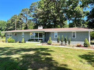 301 Whispering Hills Dr, Hendersonville, NC 28792