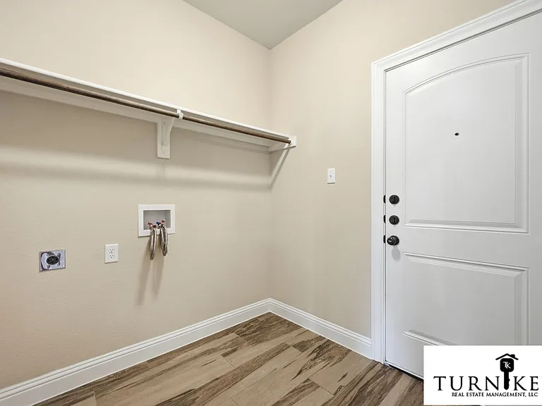 8009 Bangor Dr — Photo 20