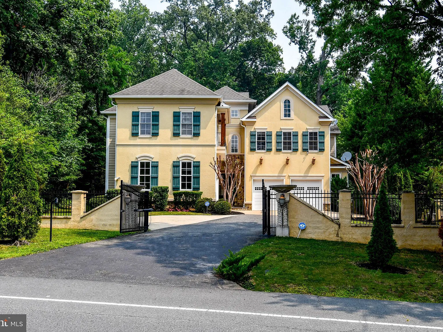 7 bed, 6.0 bath, 6206 sqft, $9,000 — Photo 1