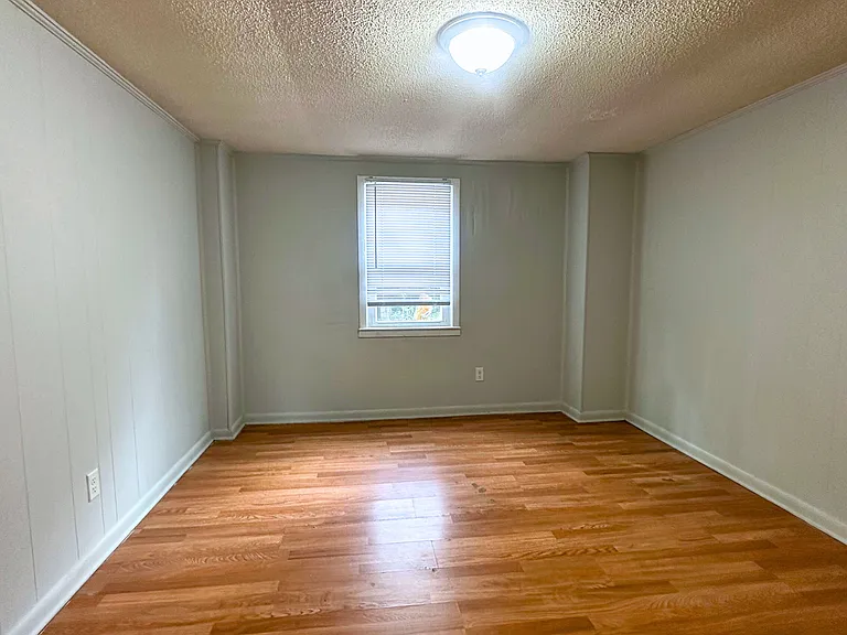 501 W Gordon St — Photo 17